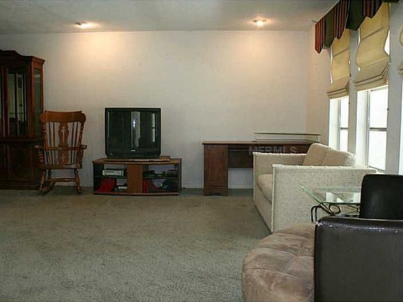 4th image of 2069 Ashbury Dr