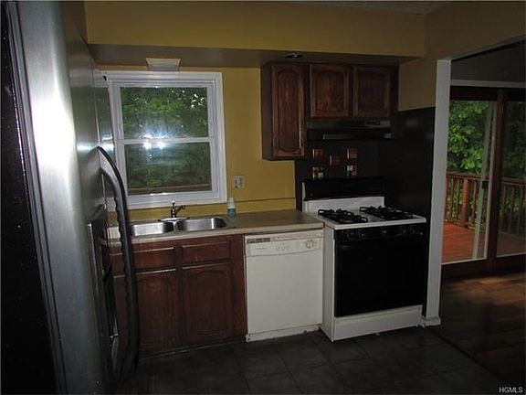 4th image of 56 Heinsman Ln