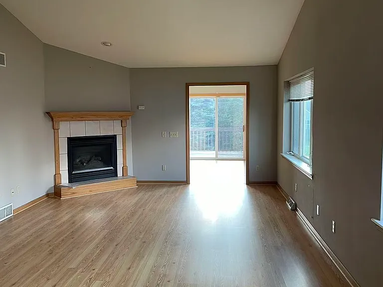 1066 School St — Photo 3