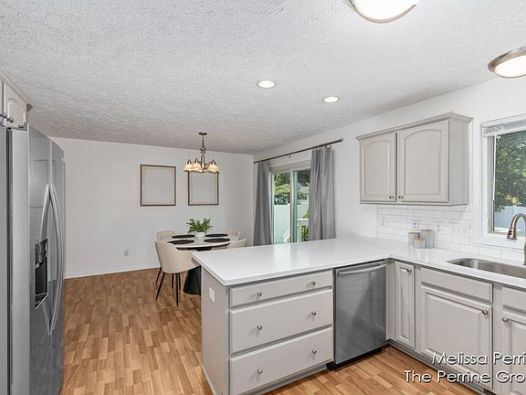 5th image of 2943 Snowberry Dr SW
