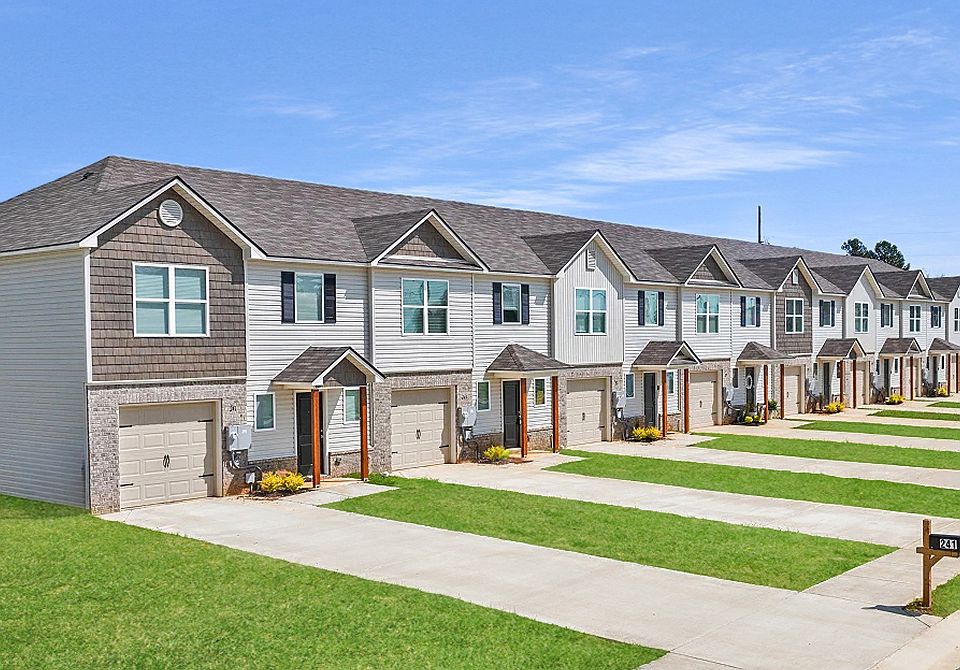 Driftwood Streetscape 120525