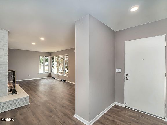 5th image of 2515 McEwan St