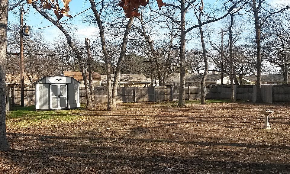 backyard w/shed