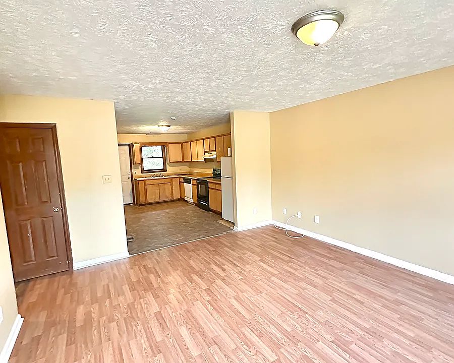 1st image of 384 Coates Rd #1