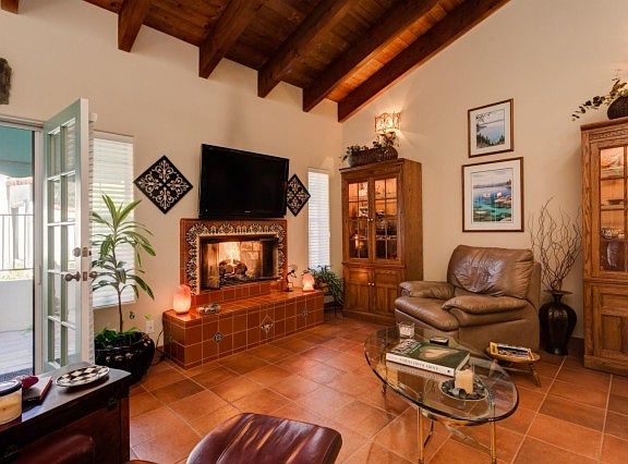4th image of 306 E Aliso St APT D