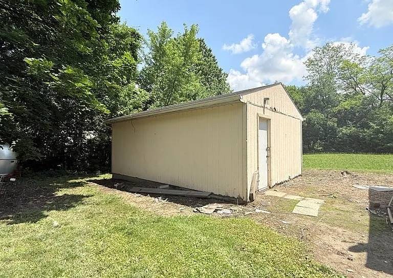 85 Shaefer St — Photo 7