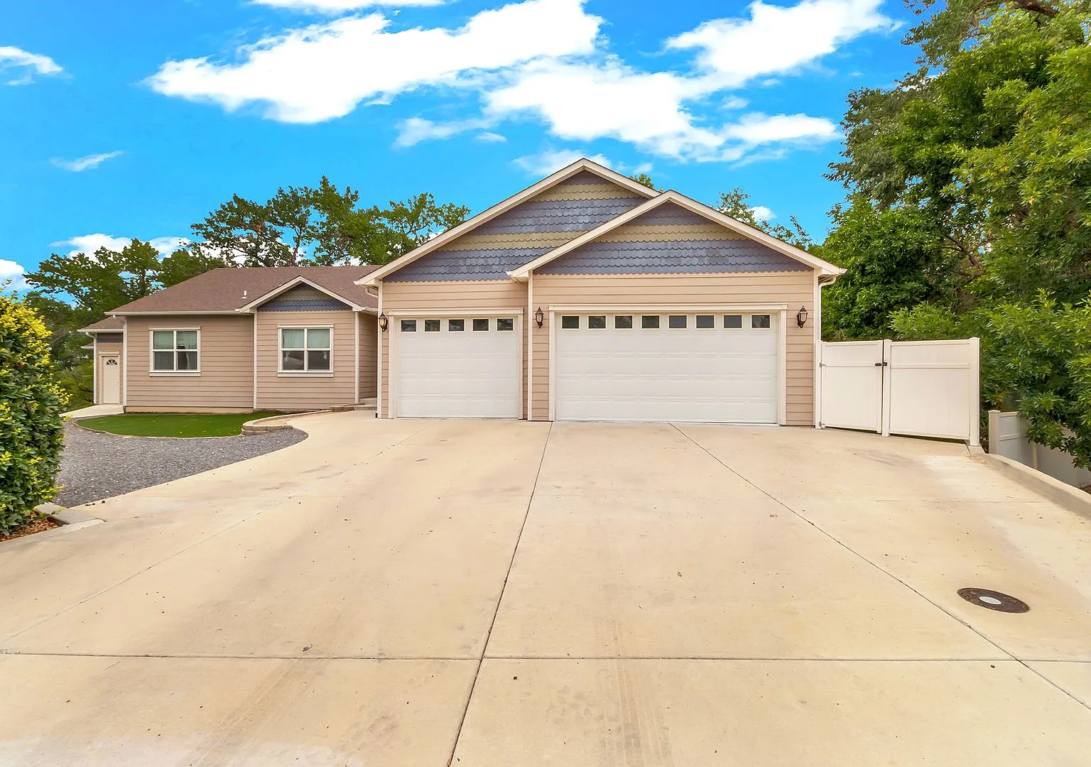 Beautiful & Spacious 4Bd 3.5Bath Home w/An Occupied Mother in Law Suite on Lower Level — Photo 1