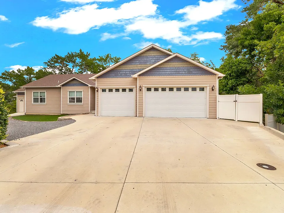2245 Idella Ct