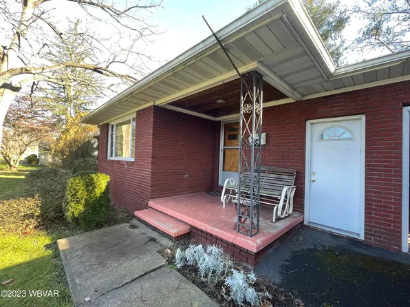 340 Willow Ln, Mill Hall, PA 17751