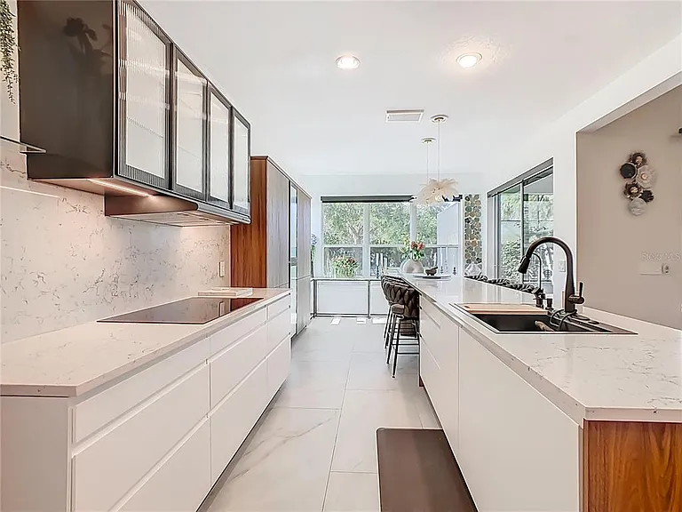 790 Carmel Ln — Photo 10