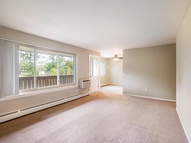 Bayside Country Club Apartments — Photo 64