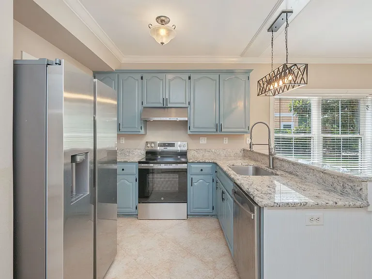 272 Calusa Blvd — Photo 22