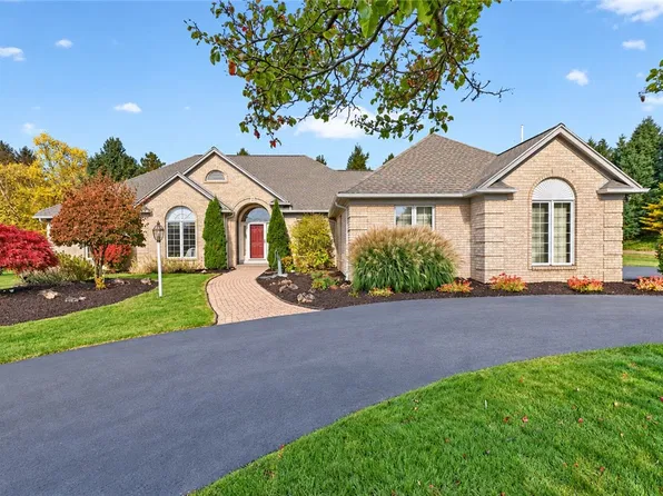1 Ingridshire Dr, Pittsford, NY 14534