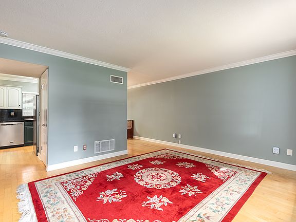 4th image of 2220 Elizabeth Ave #4