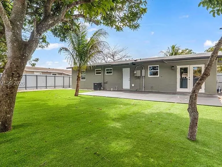 630 SW 28th Dr — Photo 16