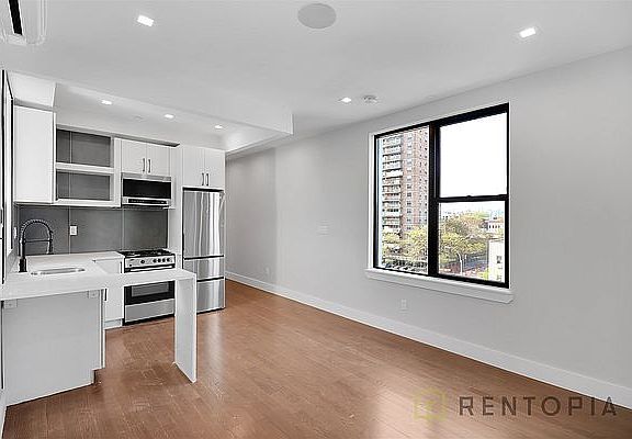 2nd image of 90 Manhattan Ave #5A
