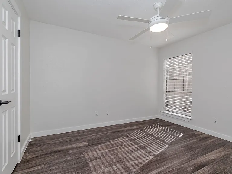 Oakline Apartments — Photo 26