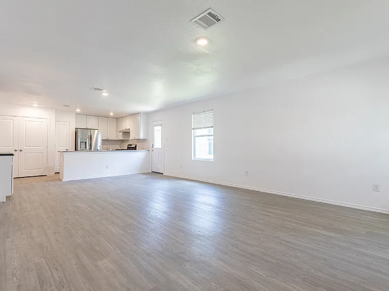2807 Ruby Xing — Photo 3