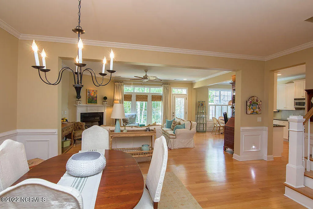 3 bed, 2.5 bath, $2,500 — Photo 3
