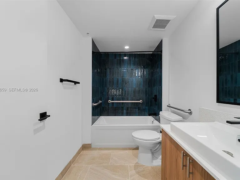 650 SW 1st St #303 — Photo 9