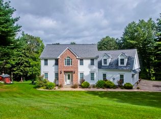 2 Falcon Crst, Southwick, MA 01077