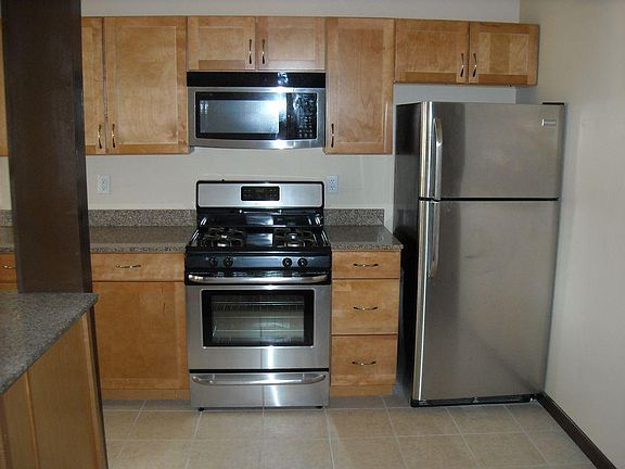 2nd image of 3804 Shenandoah Ave APT B