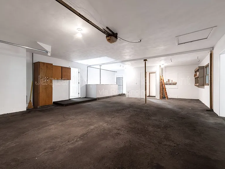 4420 Croyden Ave — Photo 10