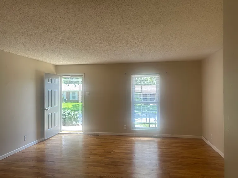 11443 Burgess Ave — Photo 2