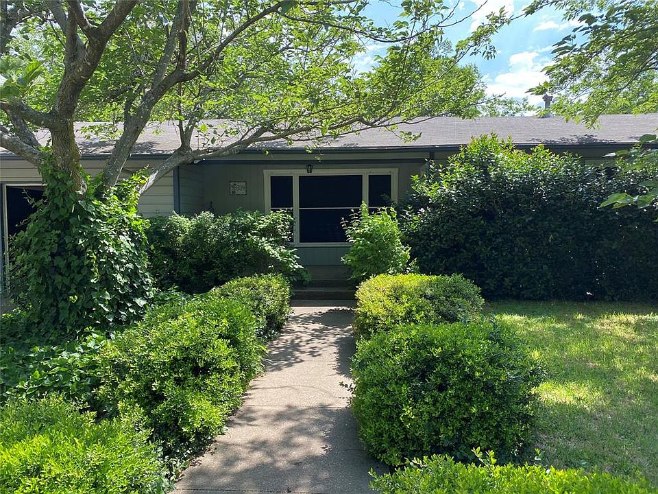 1st image of 804 S Avenue J