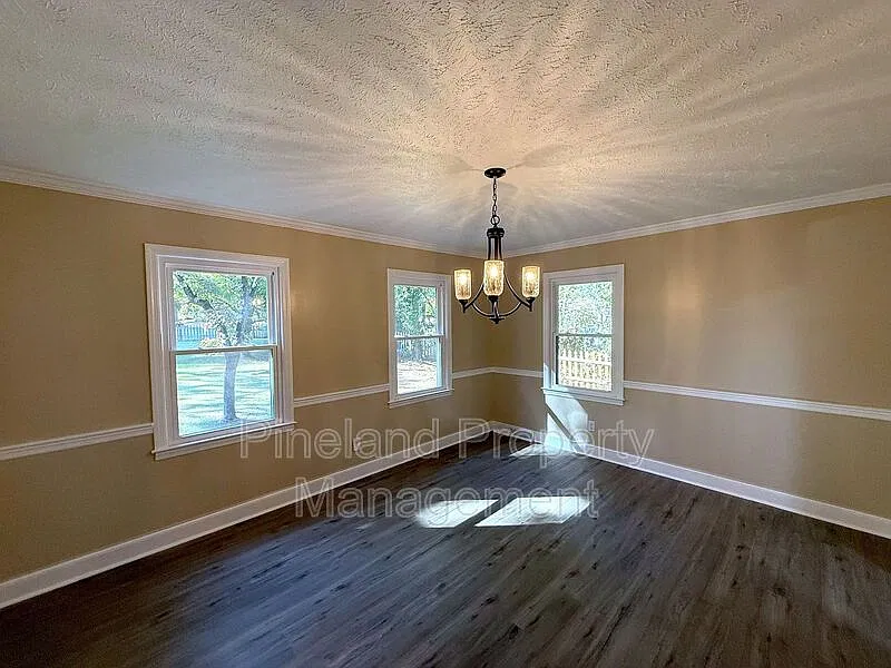 4 bed, 3.0 bath, 2290 sqft, $1,950 — Photo 4