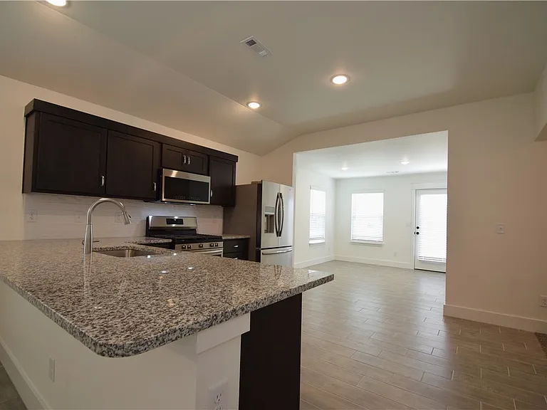 2071 Bluestem Dr — Photo 10