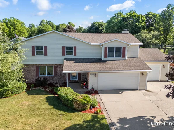 1594 Louva Ct, Belding, MI 48809