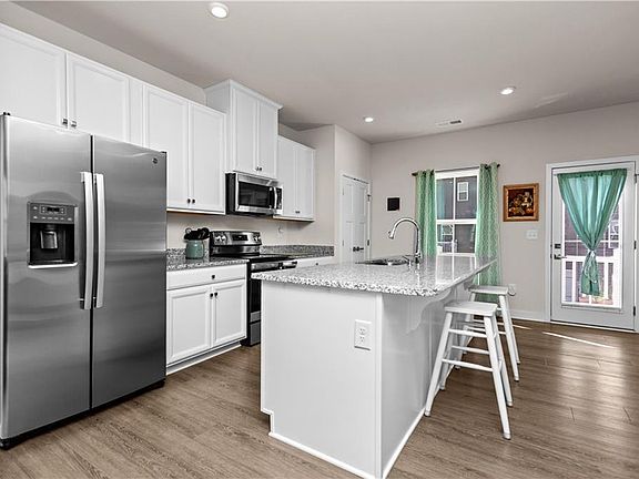 3rd image of 2690 Azalea Garden Rd #B