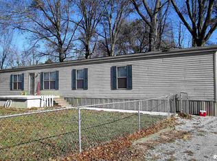 48 Crabapple Dr, Flora, IL 62839