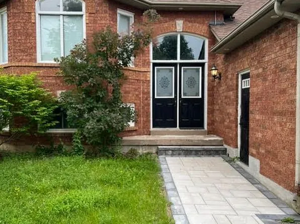 2023 Valewood Ct, Oshawa, ON L1G 7X9