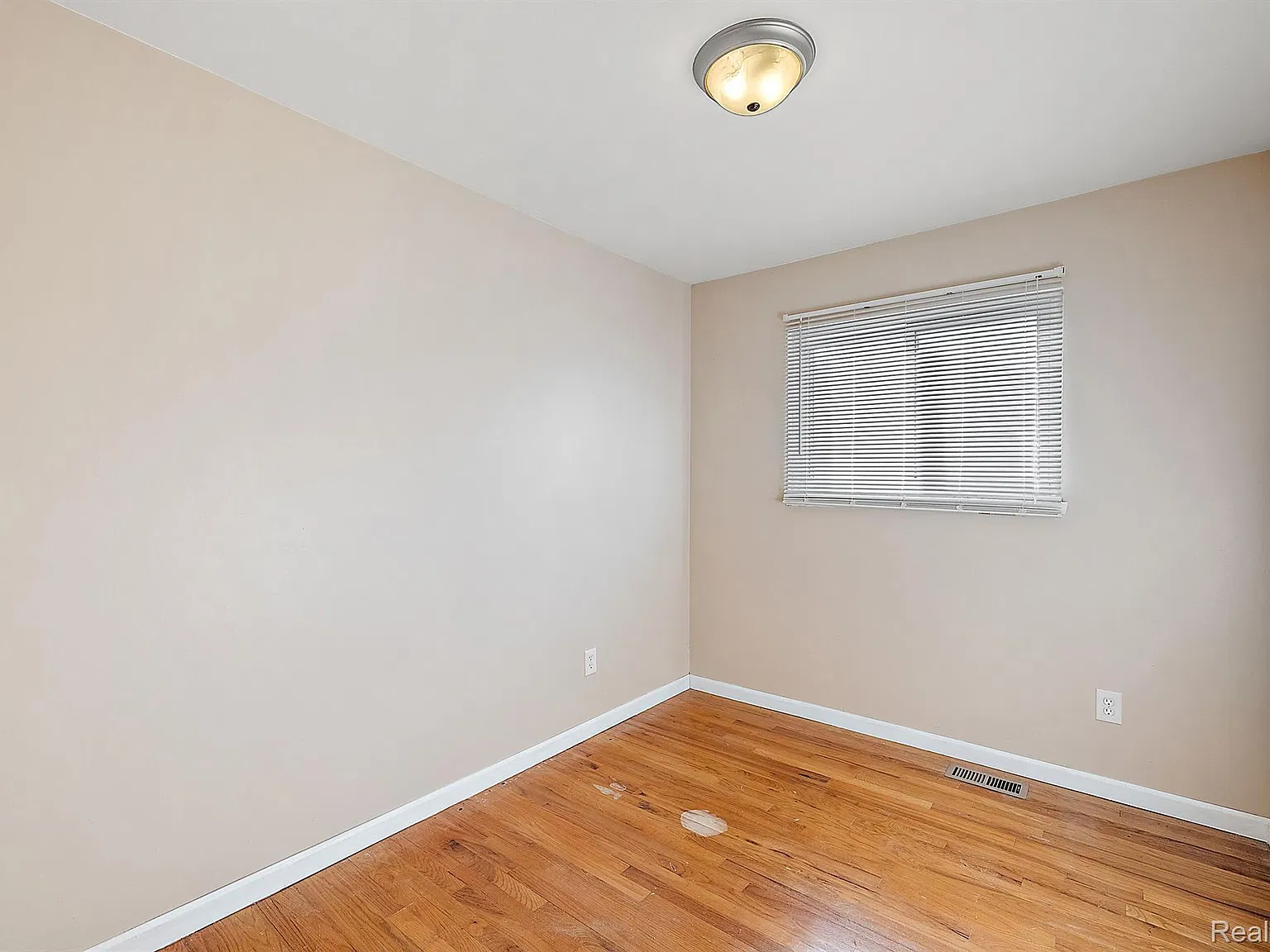 3 bed, 865 sqft, $1,450 — Photo 4