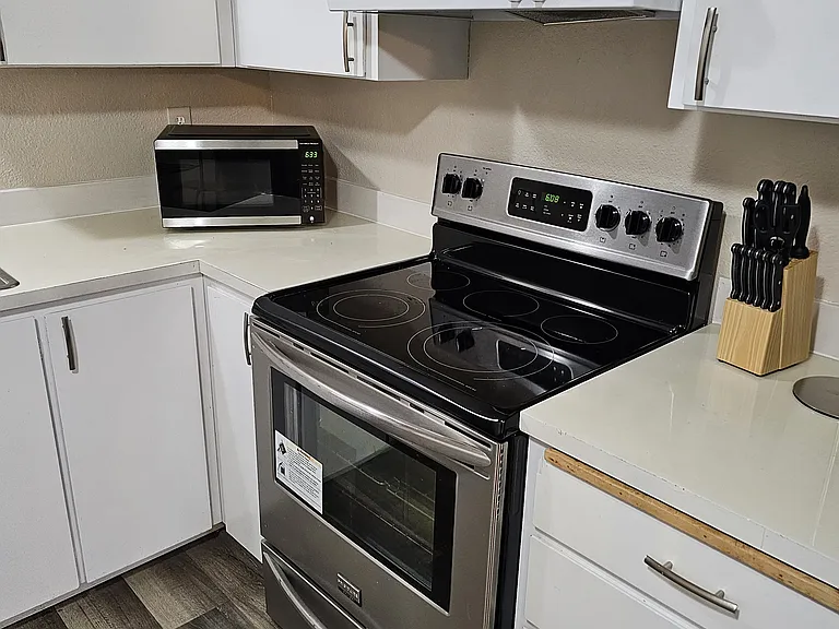 923 E Marine View Dr #B — Photo 10