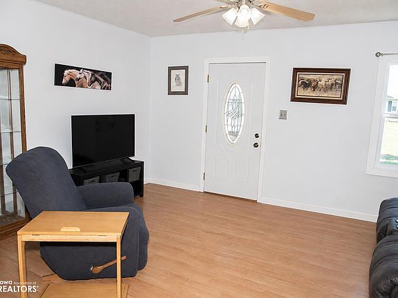 3rd image of 817 Filmore St
