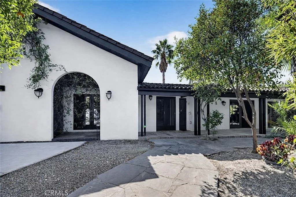 3 bed, 3734 sqft, $6,500 — Photo 1