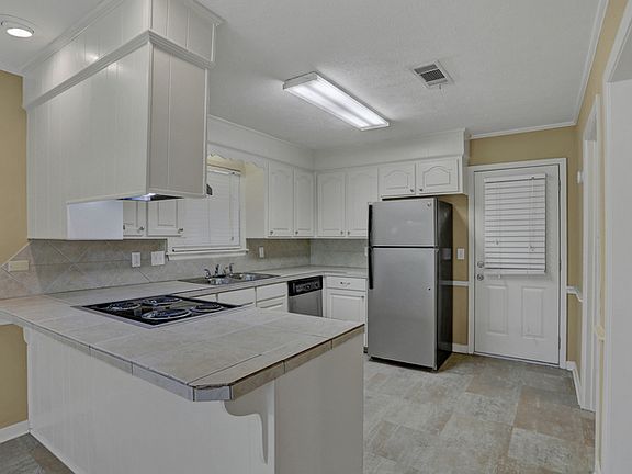 3rd image of 119 Twin Oaks Dr
