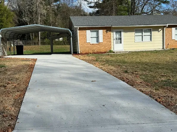 2895 Mayan Ct, Winston Salem, NC 27103