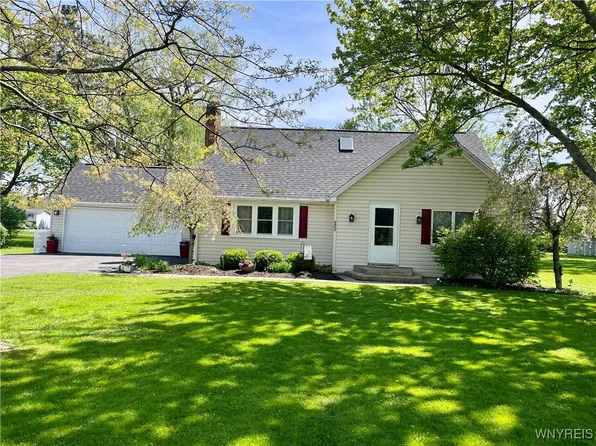 6923 Jewett Holmwood Rd, Orchard Park, NY 14127