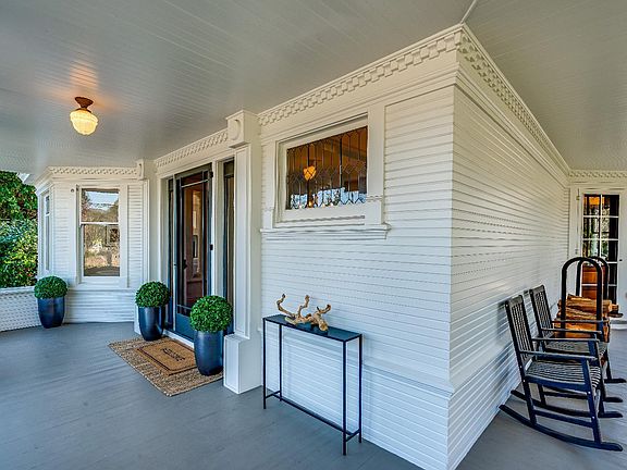 5th image of 1651 Spring Mountain Road