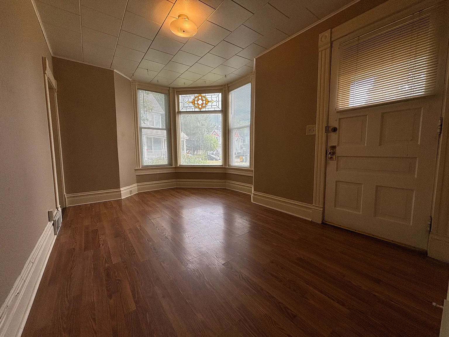 426 W Grand Ave — Photo 3