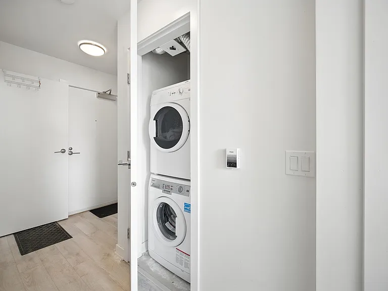 8850 University Cres #4XX — Photo 9