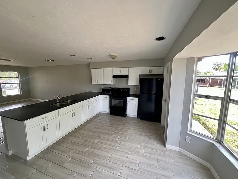 Kitchen/ Breakfast Nook