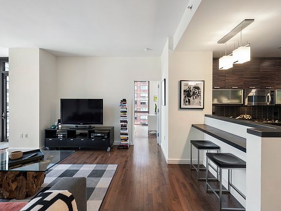 4th image of 101 W 24th St APT 11E