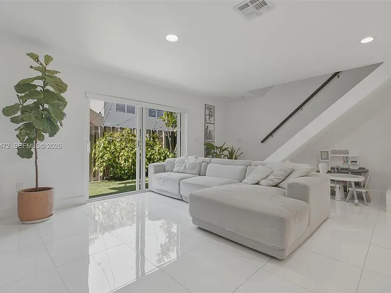 10805 NW 3rd Ct — Photo 6