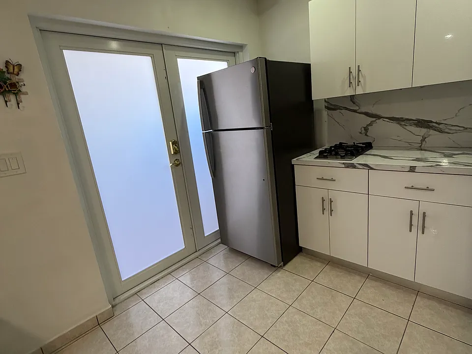 SW 180th St