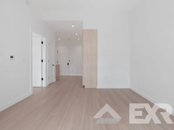 33 4th Street image 4 of 14